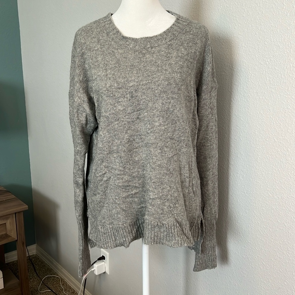 JCrew Gray Step Hem Crewneck Sweater Size Medium